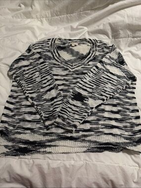 Elan Women's Black & White V-Neck Knit Sweater